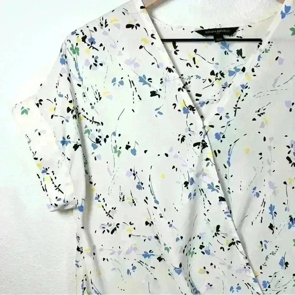 Banana Republic Women’s Wrap-Front White Floral Top Size XS - Picture 3 of 14